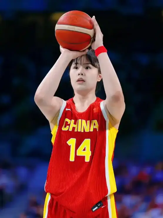 猛女与萌妹, 把教练组笑, 姑娘的