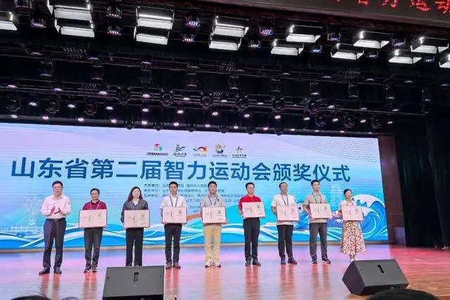AA, 年世界大学, 总分榜与奖